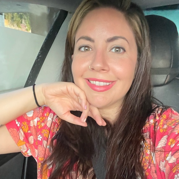 Meet your Posher, Laura - Picture 2 of 2